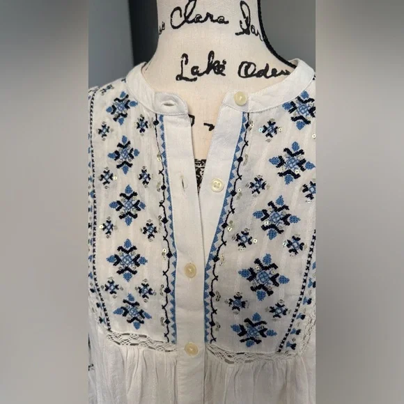 Style & Co. White Blouse with Blue Embroidery - Picture 4 of 10